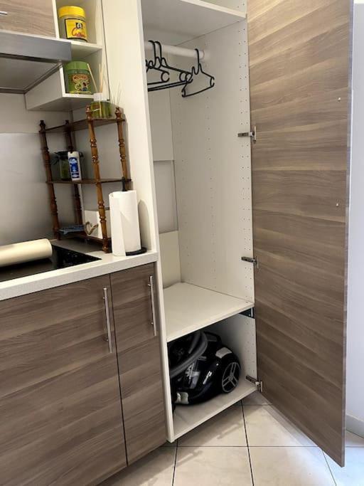 Studio Le 17 Pres De Paris Apartment Montlhery Exterior photo